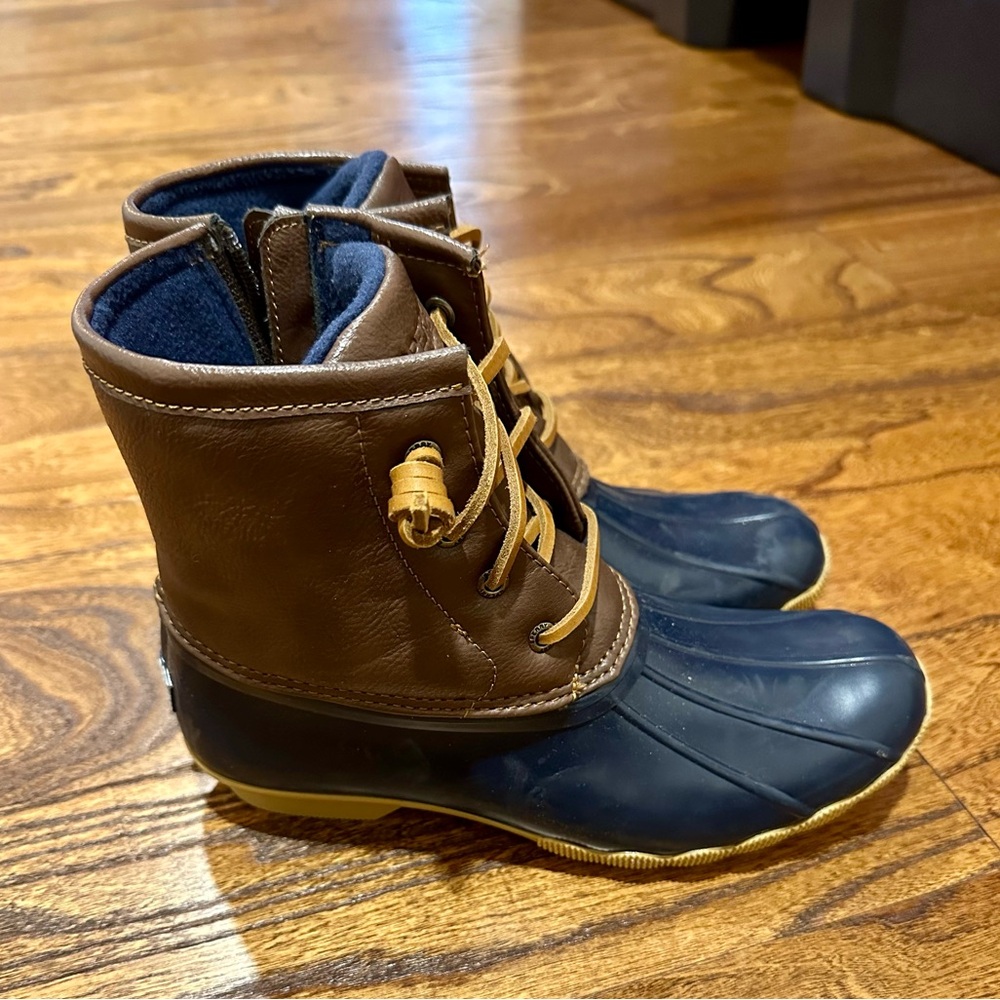 Sperry girls size 4